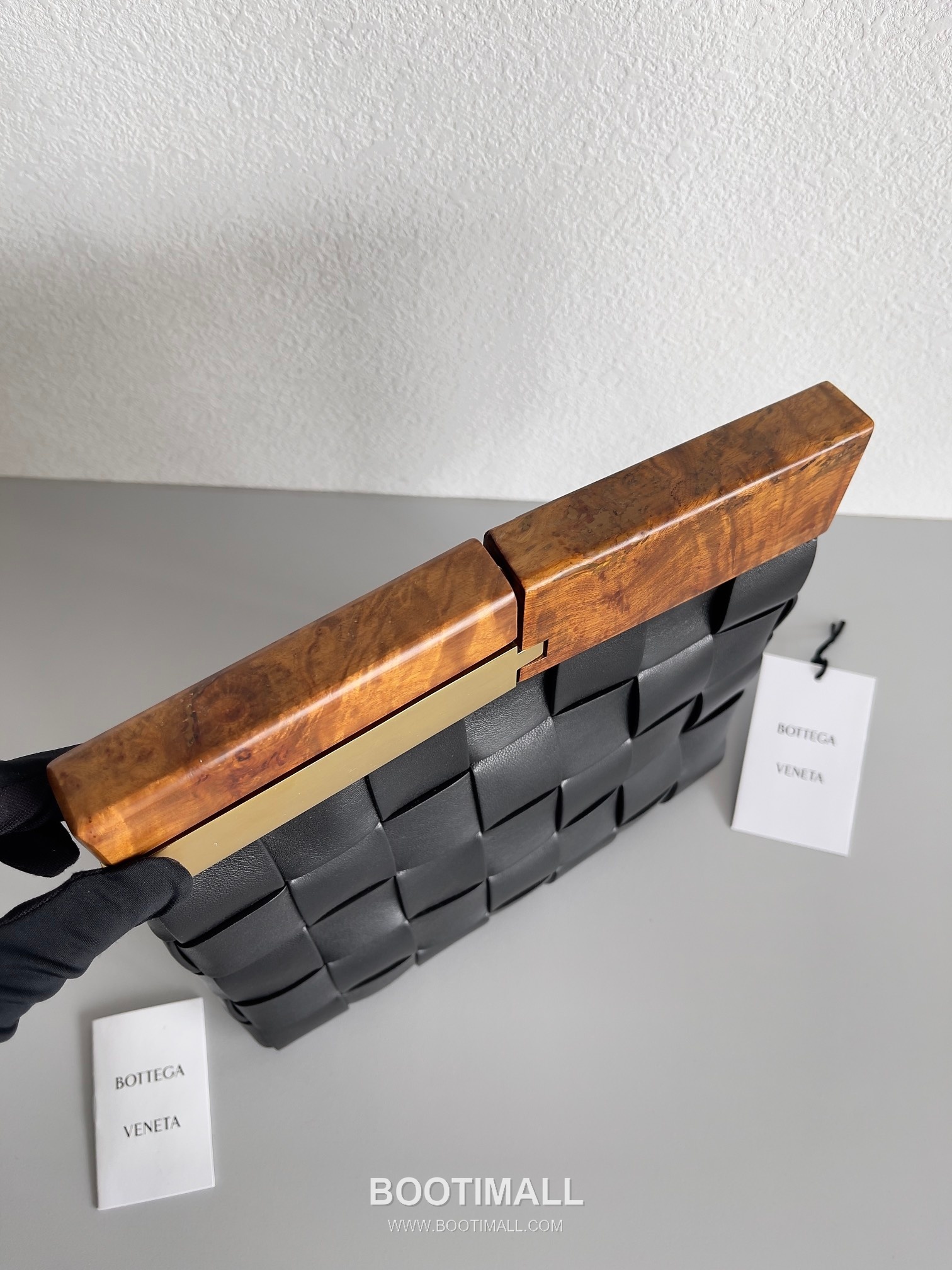 Bottega Veneta Intrecciato Wood Clutch Nappa Lambskin Brown 보테가 베네타 인트레치아토 우드 클러치 나파 램스킨 브라운 28cm 3