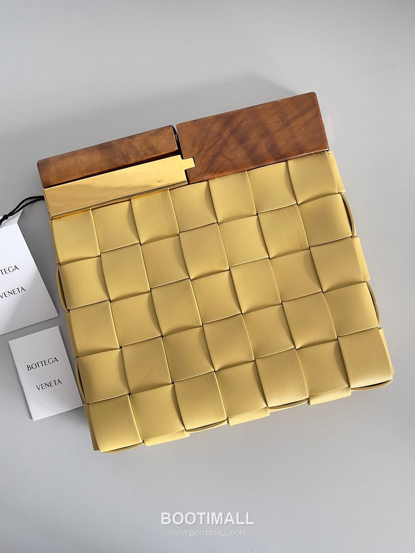 Bottega Veneta Intrecciato Wood Clutch Nappa Lambskin Brown 보테가 베네타 인트레치아토 우드 클러치 나파 램스킨 브라운 28cm 1