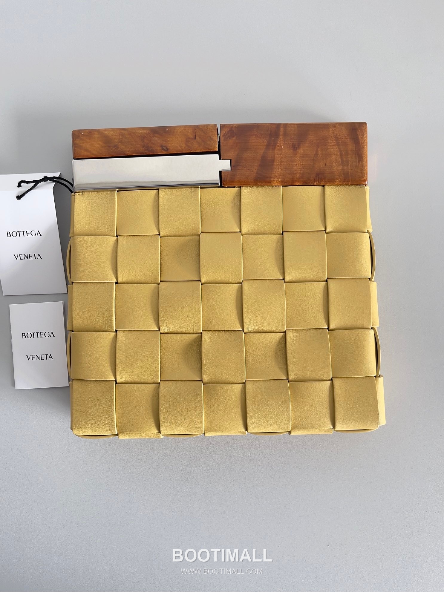 Bottega Veneta Intrecciato Wood Clutch Nappa Lambskin Brown 보테가 베네타 인트레치아토 우드 클러치 나파 램스킨 브라운 28cm 2