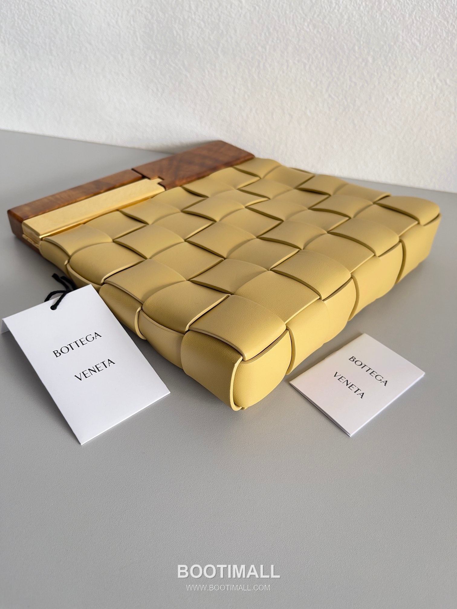 Bottega Veneta Intrecciato Wood Clutch Nappa Lambskin Brown 보테가 베네타 인트레치아토 우드 클러치 나파 램스킨 브라운 28cm 4