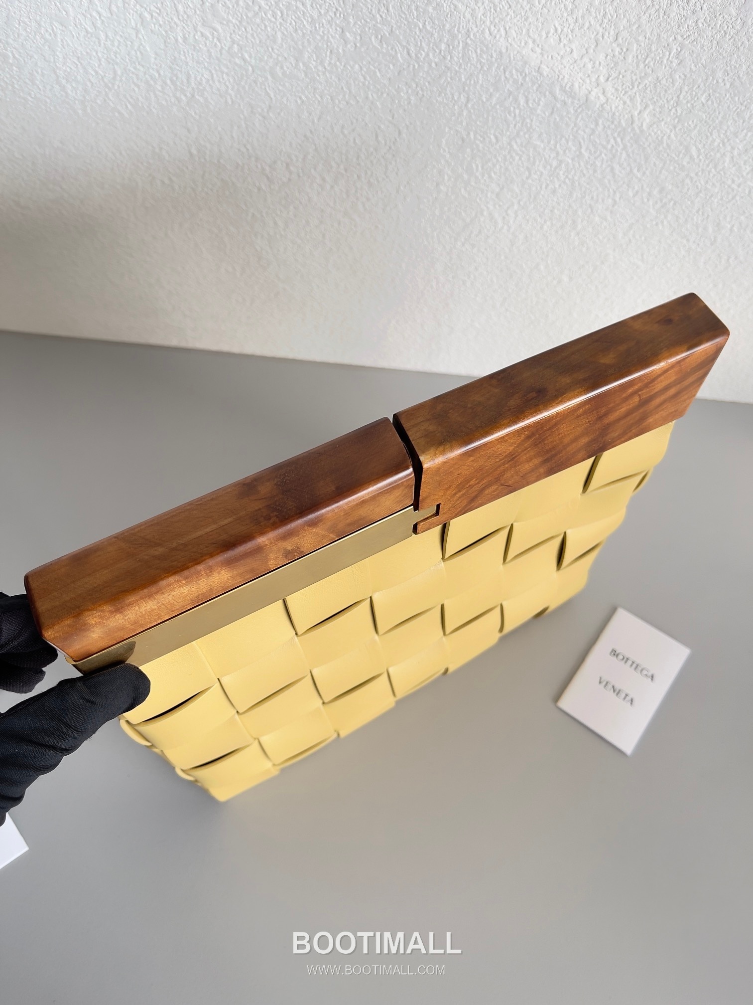 Bottega Veneta Intrecciato Wood Clutch Nappa Lambskin Brown 보테가 베네타 인트레치아토 우드 클러치 나파 램스킨 브라운 28cm 5