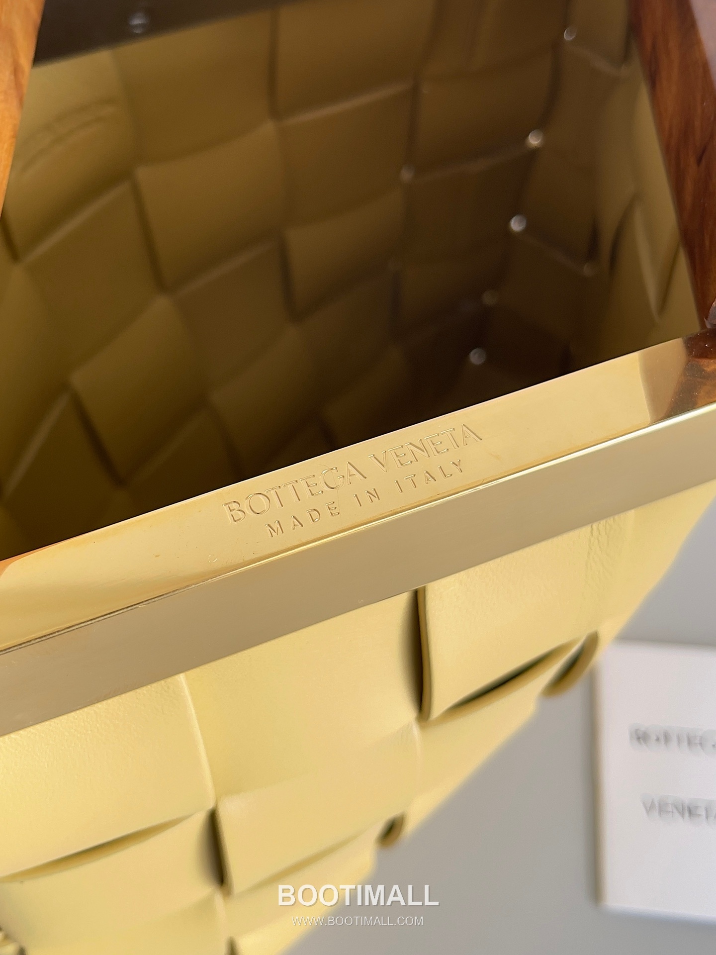 Bottega Veneta Intrecciato Wood Clutch Nappa Lambskin Brown 보테가 베네타 인트레치아토 우드 클러치 나파 램스킨 브라운 28cm 10