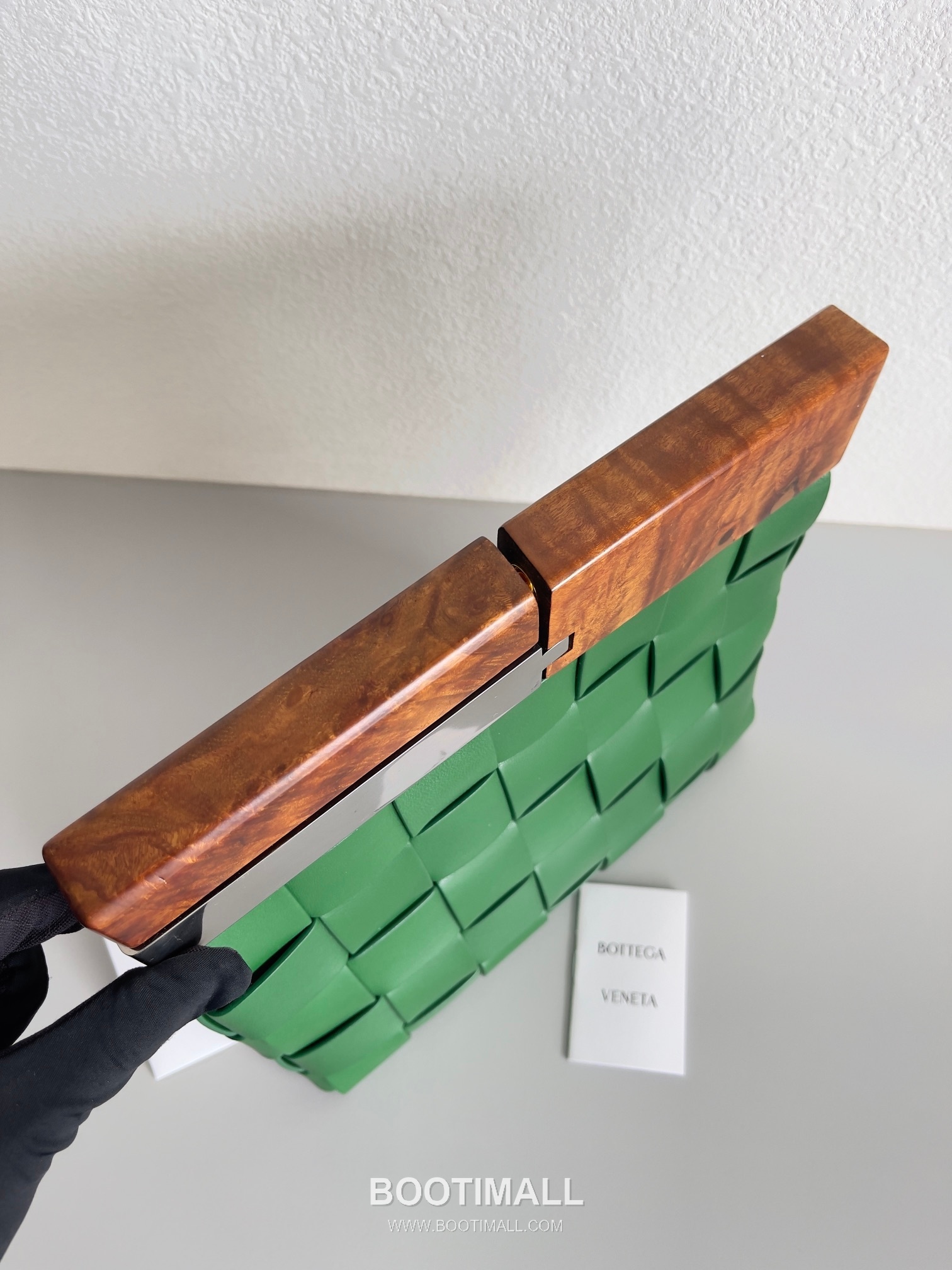 Bottega Veneta Intrecciato Wood Clutch Nappa Lambskin Brown 보테가 베네타 인트레치아토 우드 클러치 나파 램스킨 브라운 28cm 4