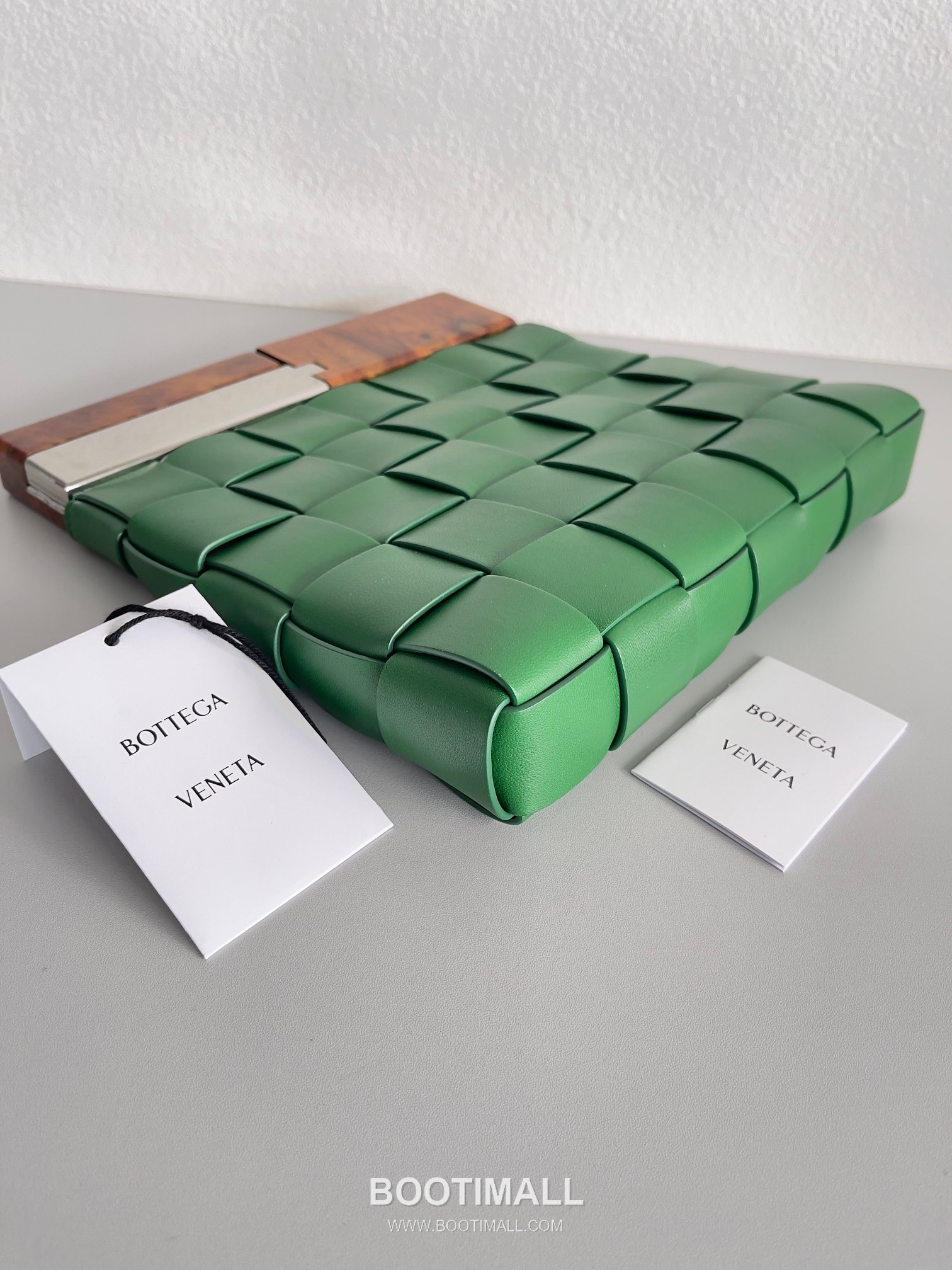 Bottega Veneta Intrecciato Wood Clutch Nappa Lambskin Brown 보테가 베네타 인트레치아토 우드 클러치 나파 램스킨 브라운 28cm 5