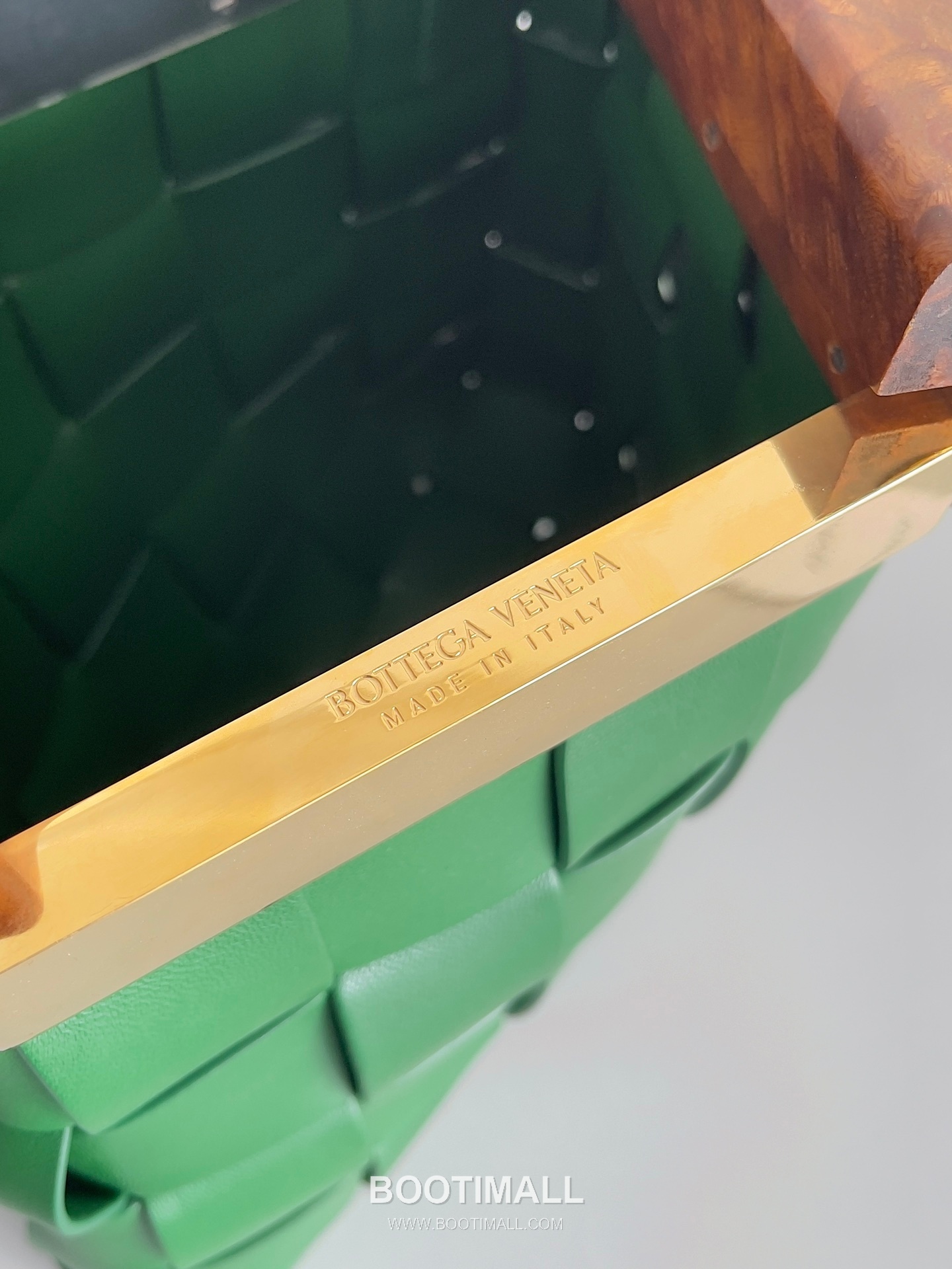 Bottega Veneta Intrecciato Wood Clutch Nappa Lambskin Brown 보테가 베네타 인트레치아토 우드 클러치 나파 램스킨 브라운 28cm 10