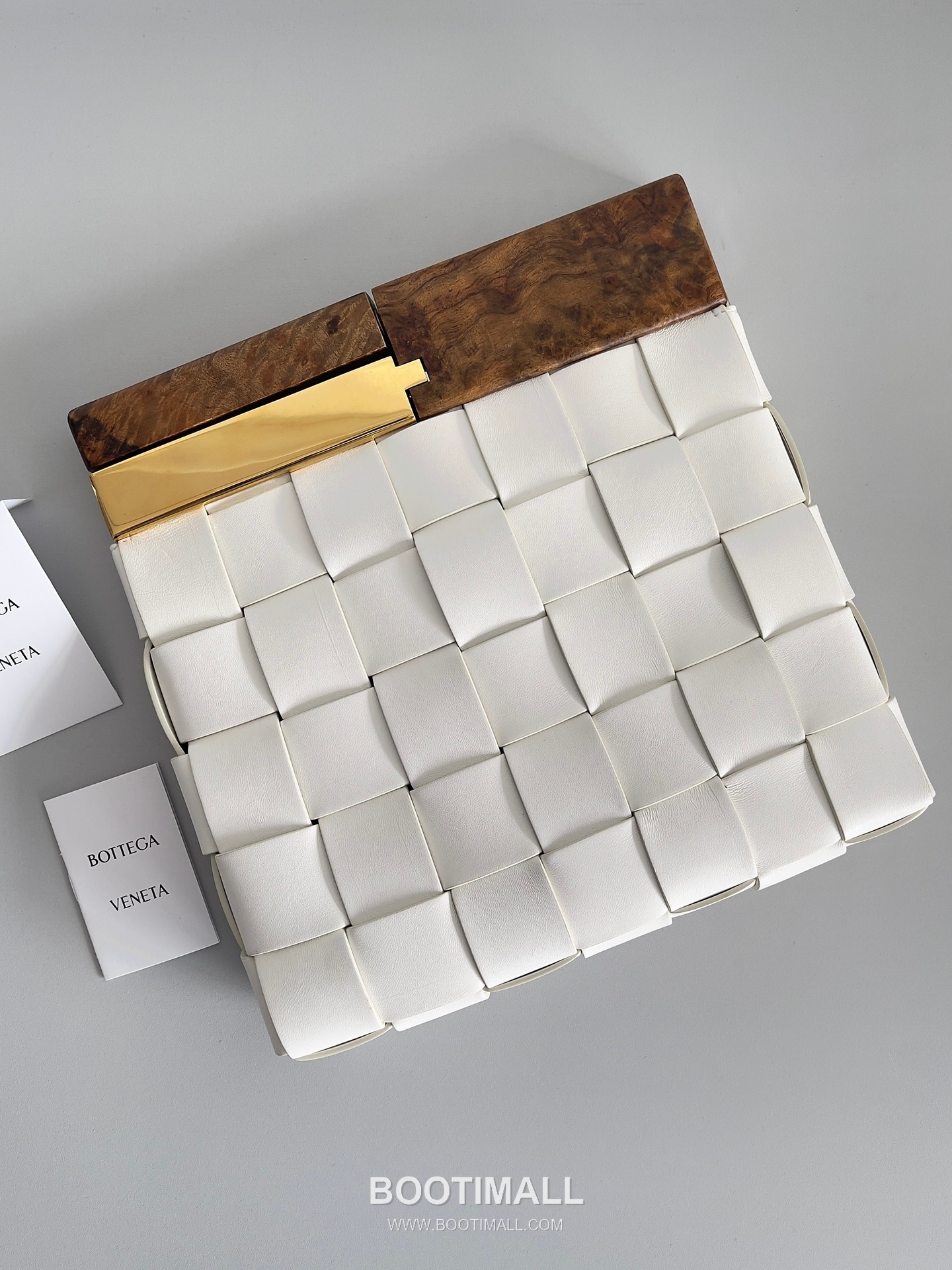 Bottega Veneta Intrecciato Wood Clutch Nappa Lambskin Brown 보테가 베네타 인트레치아토 우드 클러치 나파 램스킨 브라운 28cm 1