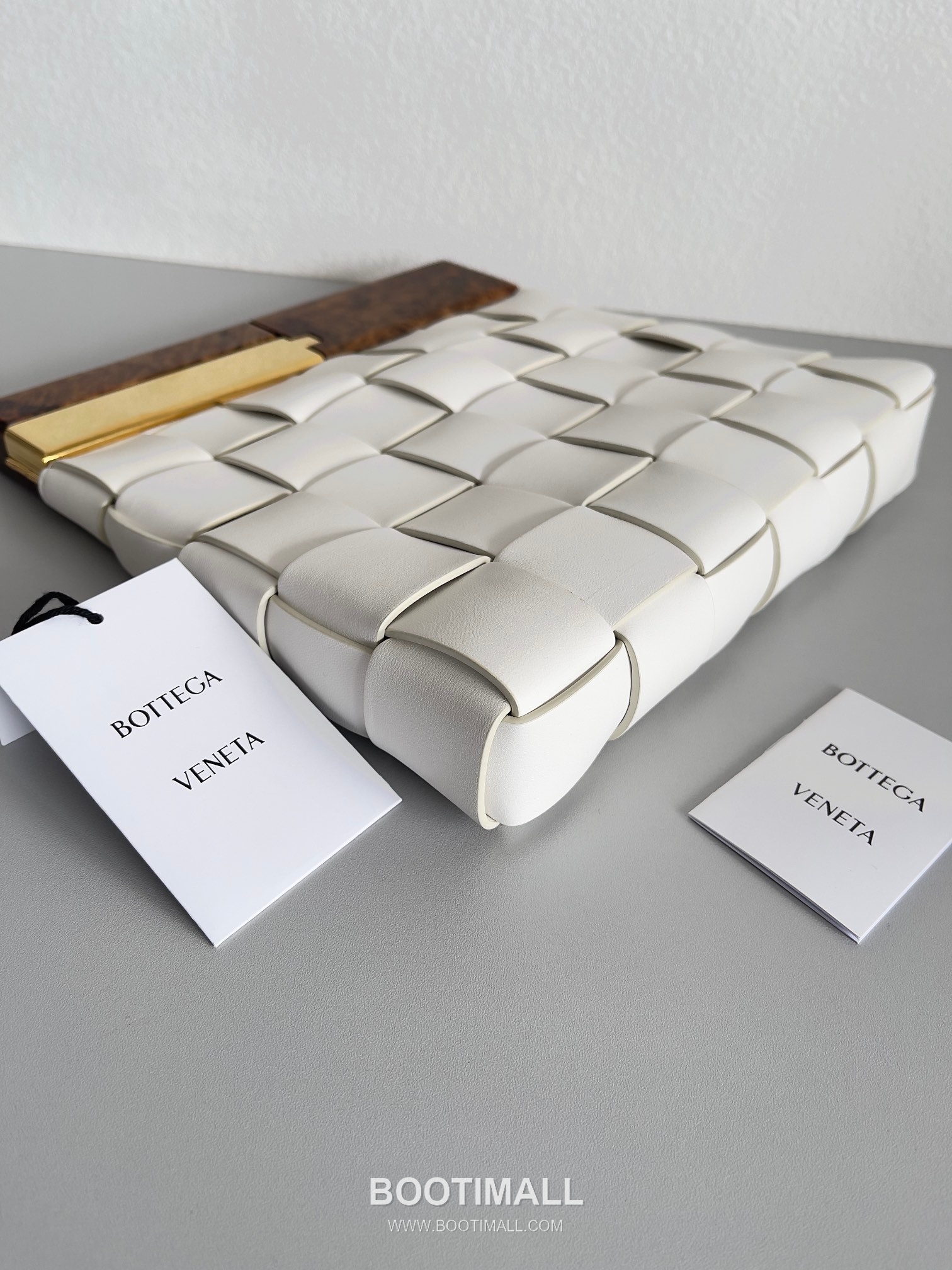 Bottega Veneta Intrecciato Wood Clutch Nappa Lambskin Brown 보테가 베네타 인트레치아토 우드 클러치 나파 램스킨 브라운 28cm 4