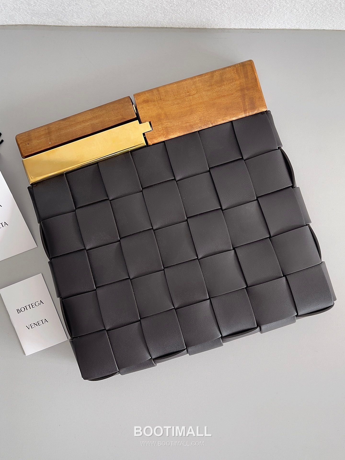 Bottega Veneta Intrecciato Wood Clutch Nappa Lambskin Brown 보테가 베네타 인트레치아토 우드 클러치 나파 램스킨 브라운 28cm 3