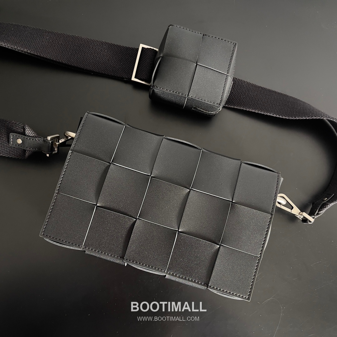 Bottega Veneta Cassette 2-in-1 Calfskin Leather Black Crossbody Bag 보테가 베네타 카세트 2-in-1 카프스킨 레더 블랙 크로스백 26cm 3