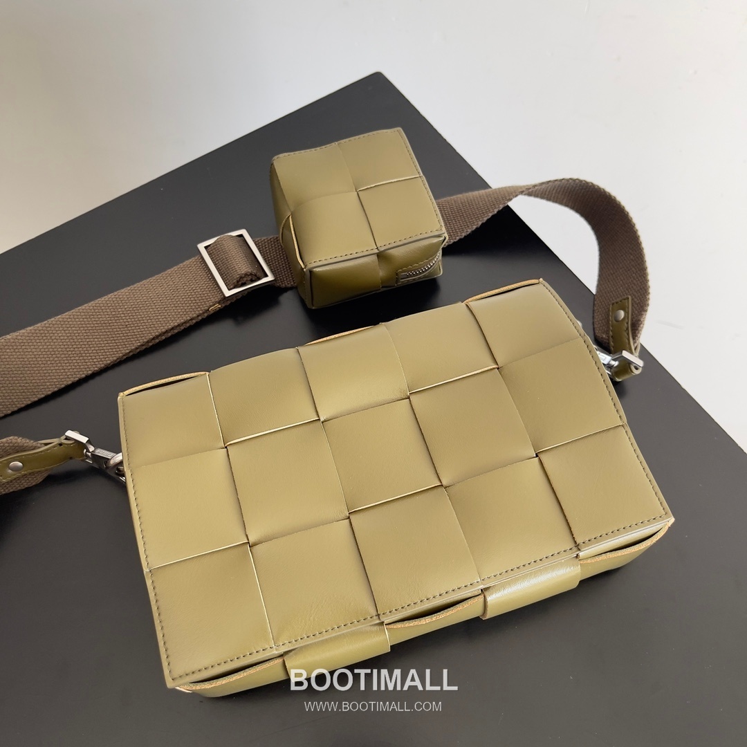 Bottega Veneta Cassette 2-in-1 Calfskin Leather Black Crossbody Bag 보테가 베네타 카세트 2-in-1 카프스킨 레더 블랙 크로스백 26cm 5