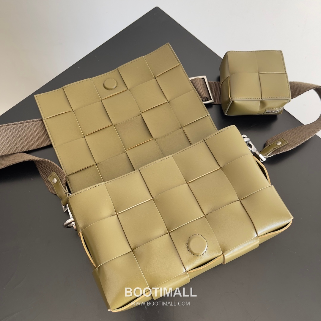 Bottega Veneta Cassette 2-in-1 Calfskin Leather Black Crossbody Bag 보테가 베네타 카세트 2-in-1 카프스킨 레더 블랙 크로스백 26cm 6