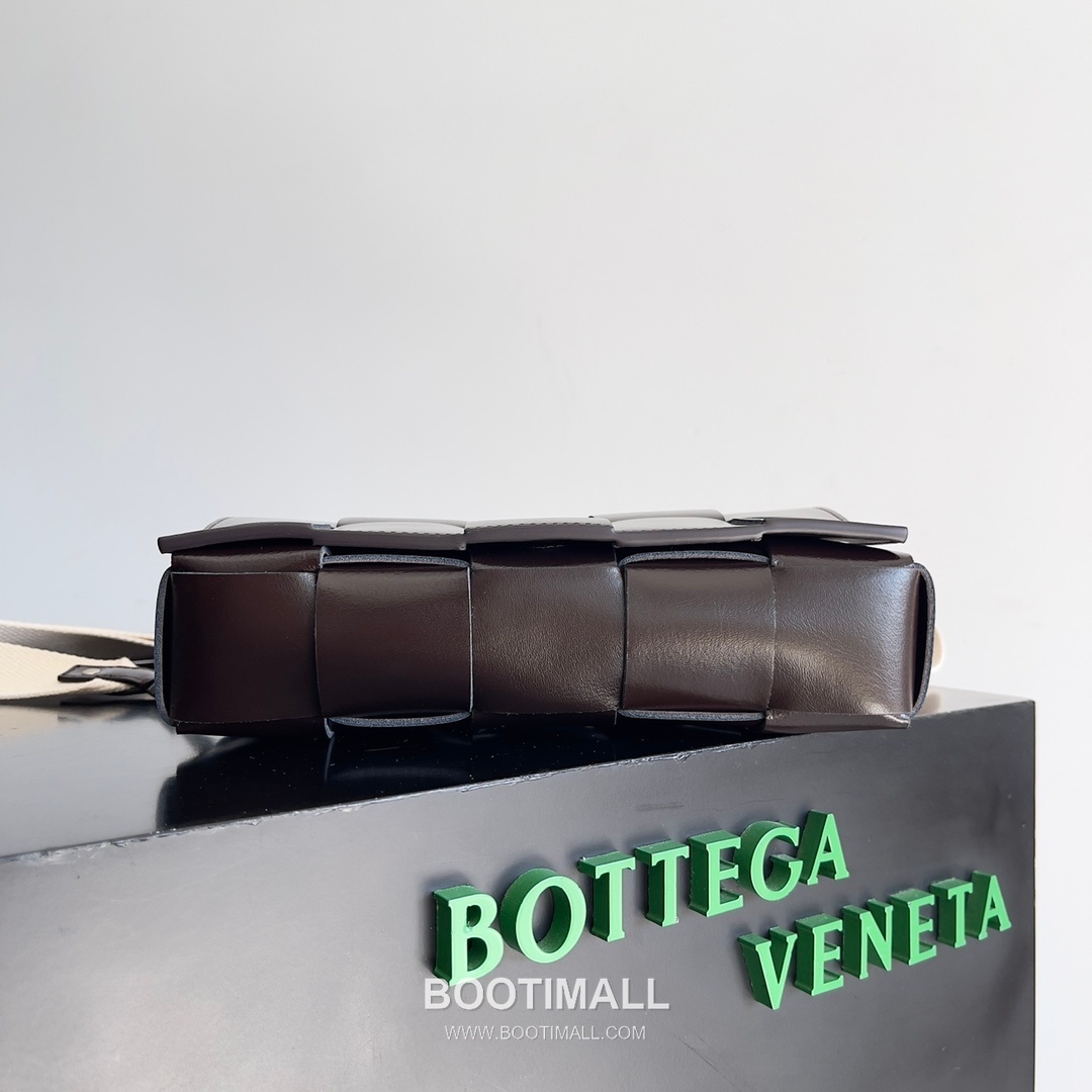 Bottega Veneta Cassette 2-in-1 Calfskin Leather Black Crossbody Bag 보테가 베네타 카세트 2-in-1 카프스킨 레더 블랙 크로스백 26cm 2