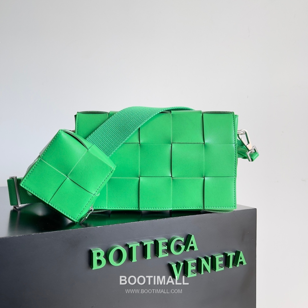 Bottega Veneta Cassette 2-in-1 Calfskin Leather Black Crossbody Bag 보테가 베네타 카세트 2-in-1 카프스킨 레더 블랙 크로스백 26cm 2