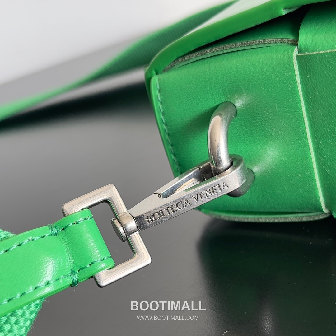 Bottega Veneta Cassette 2-in-1 Calfskin Leather Black Crossbody Bag 보테가 베네타 카세트 2-in-1 카프스킨 레더 블랙 크로스백 26cm 4