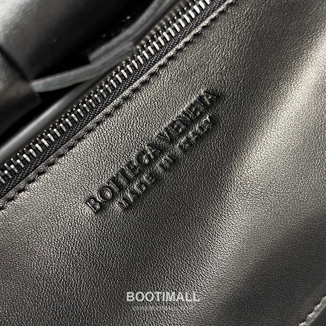 Bottega Veneta Cassette 2-in-1 Calfskin Leather Black Crossbody Bag 보테가 베네타 카세트 2-in-1 카프스킨 레더 블랙 크로스백 26cm 8