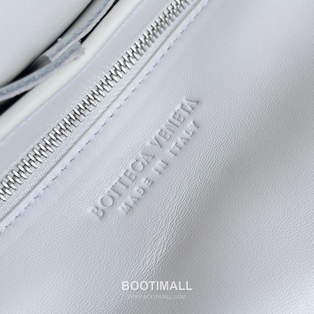 Bottega Veneta Cassette 2-in-1 Calfskin Leather Black Crossbody Bag 보테가 베네타 카세트 2-in-1 카프스킨 레더 블랙 크로스백 26cm 7