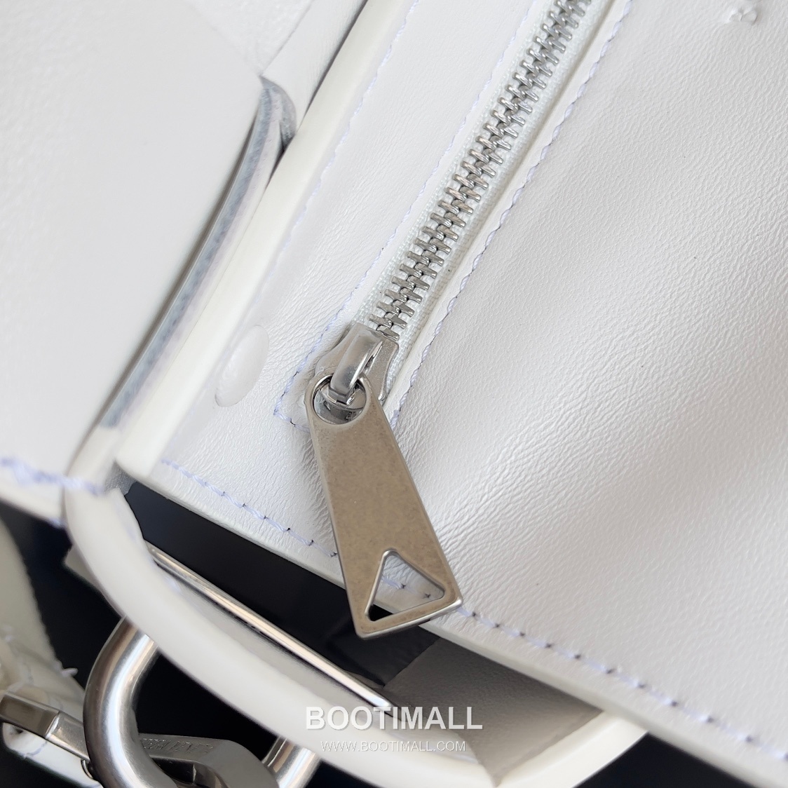 Bottega Veneta Cassette 2-in-1 Calfskin Leather Black Crossbody Bag 보테가 베네타 카세트 2-in-1 카프스킨 레더 블랙 크로스백 26cm 8