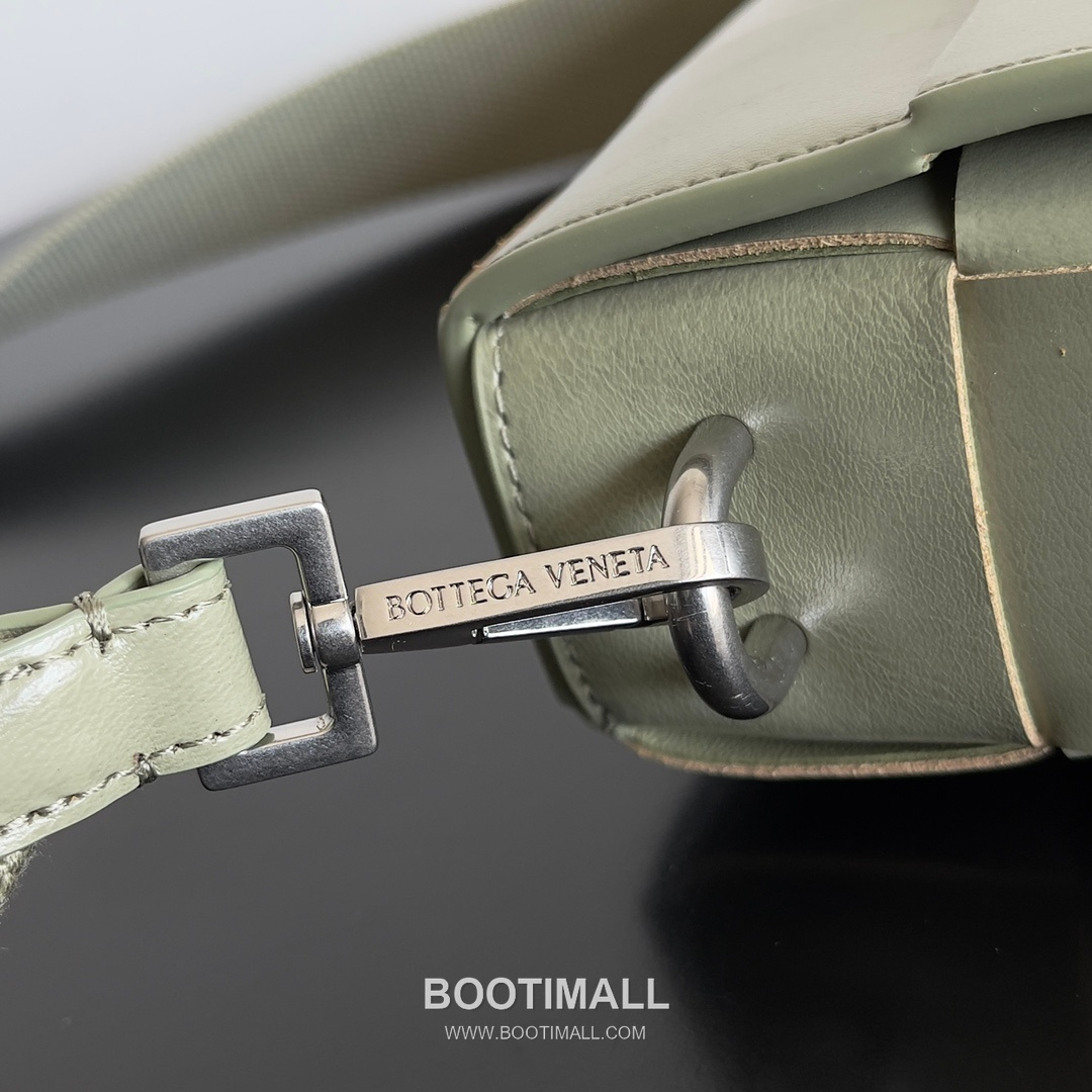 Bottega Veneta Cassette 2-in-1 Calfskin Leather Black Crossbody Bag 보테가 베네타 카세트 2-in-1 카프스킨 레더 블랙 크로스백 26cm 4