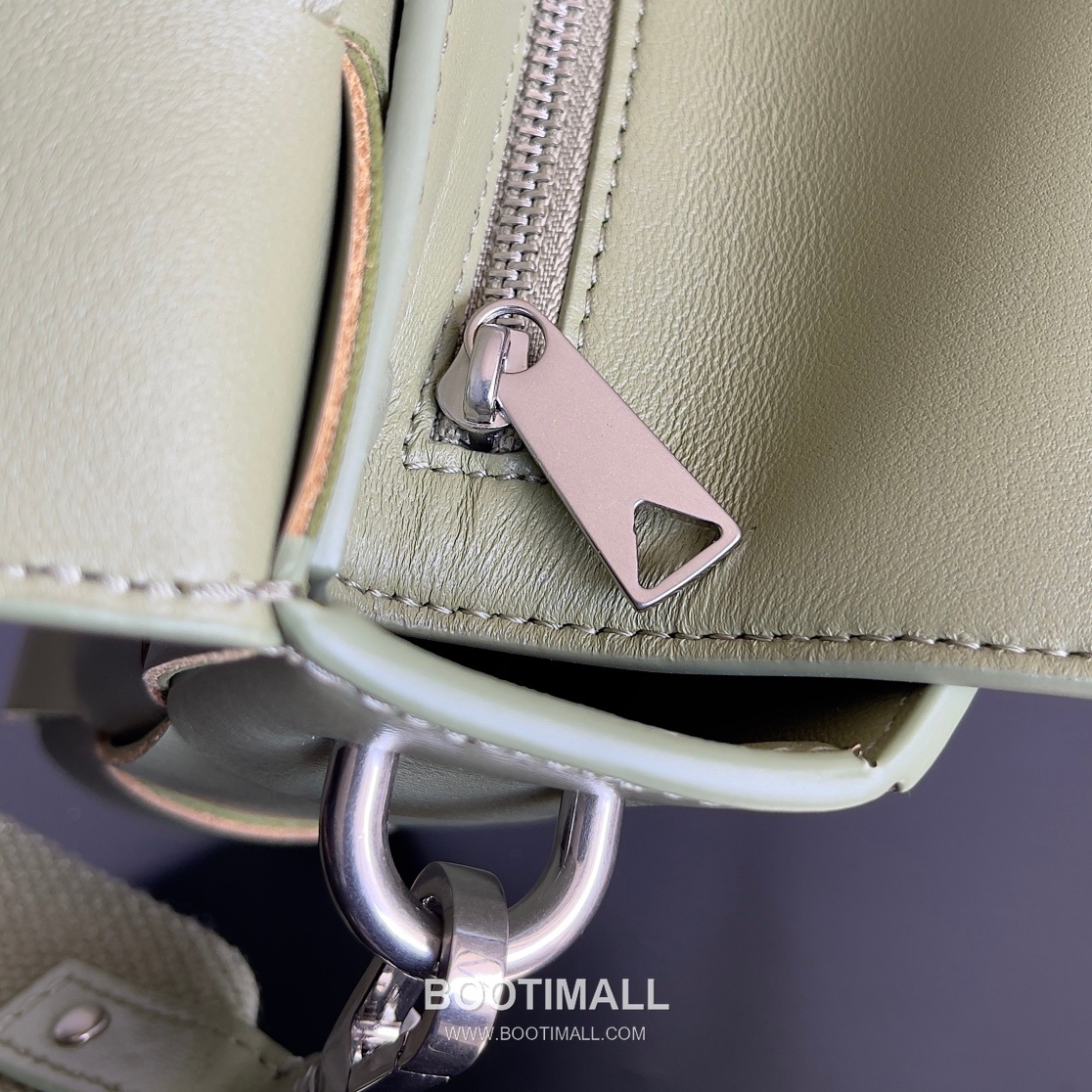 Bottega Veneta Cassette 2-in-1 Calfskin Leather Black Crossbody Bag 보테가 베네타 카세트 2-in-1 카프스킨 레더 블랙 크로스백 26cm 7