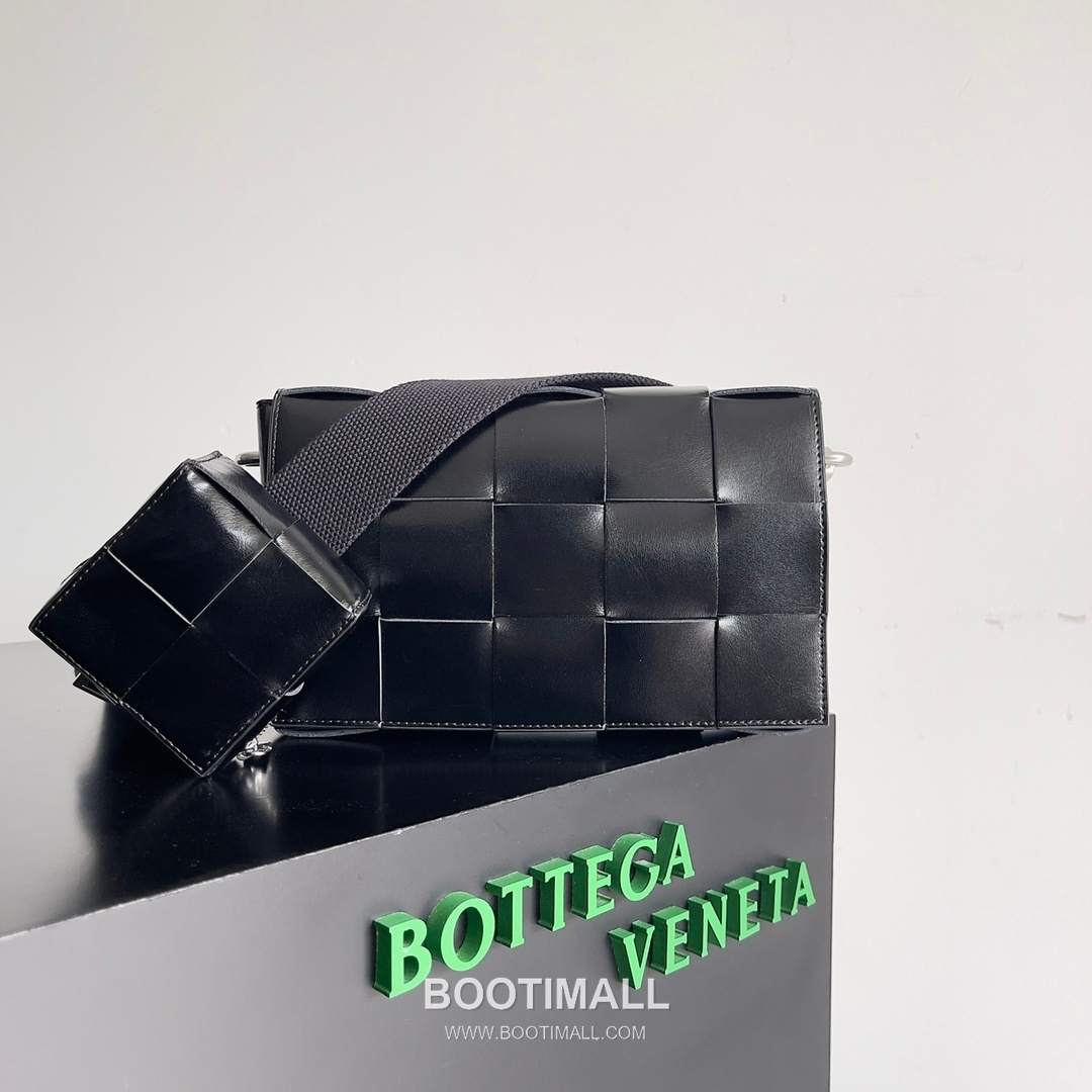 Bottega Veneta Cassette 2-in-1 Calfskin Leather Black Crossbody Bag 보테가 베네타 카세트 2-in-1 카프스킨 레더 블랙 크로스백 26cm 2