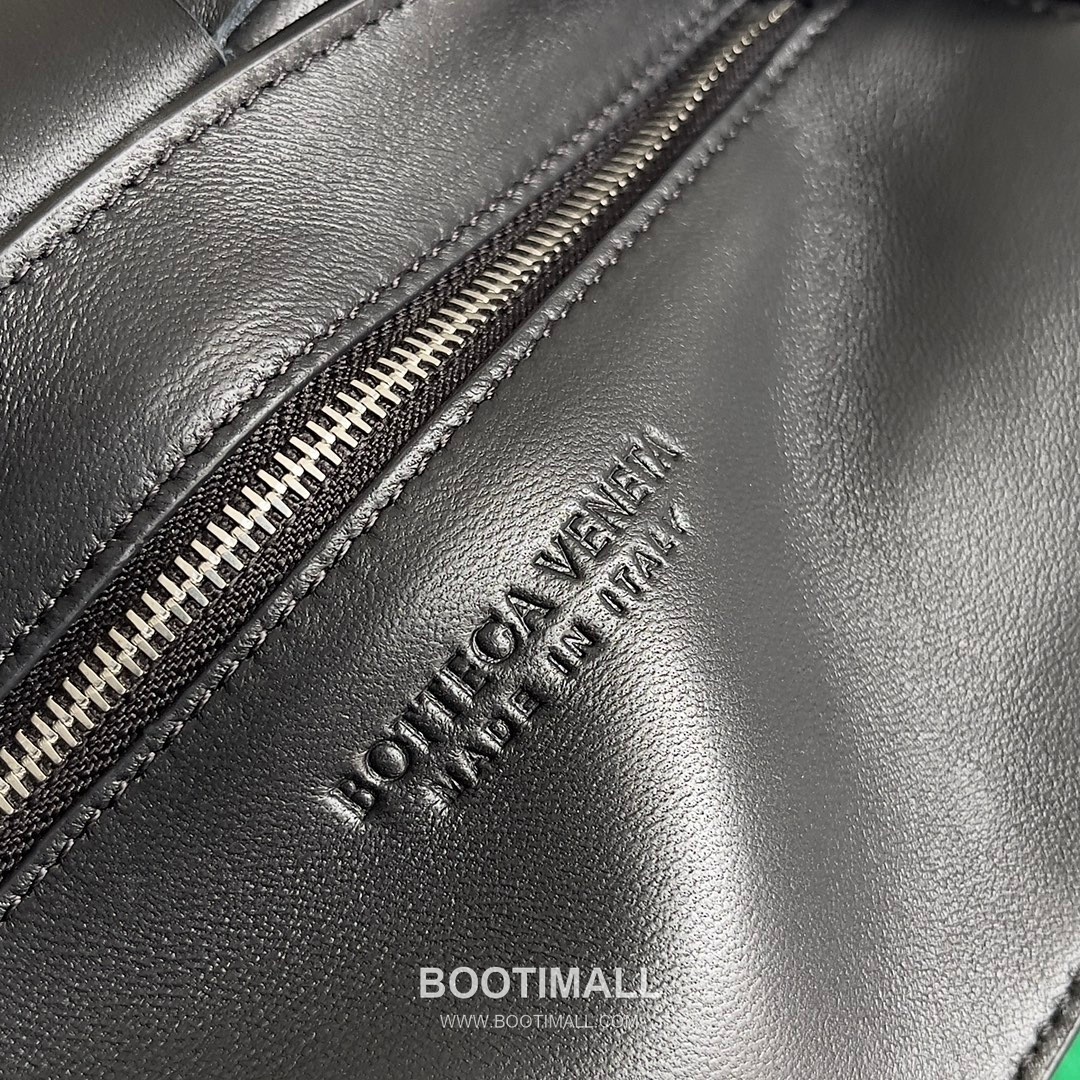 Bottega Veneta Cassette 2-in-1 Calfskin Leather Black Crossbody Bag 보테가 베네타 카세트 2-in-1 카프스킨 레더 블랙 크로스백 26cm 8