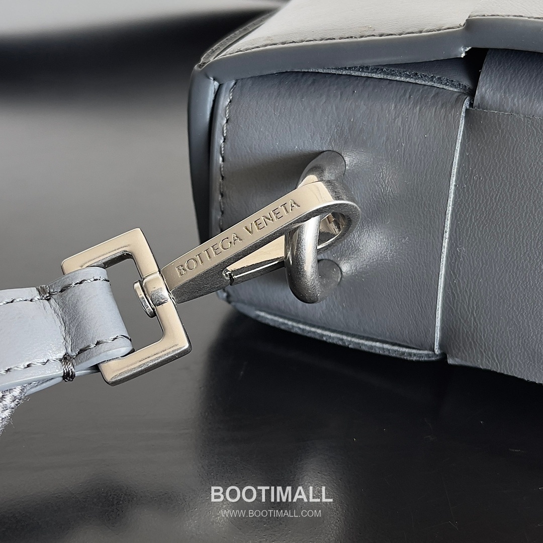 Bottega Veneta Cassette 2-in-1 Calfskin Leather Black Crossbody Bag 보테가 베네타 카세트 2-in-1 카프스킨 레더 블랙 크로스백 26cm 4