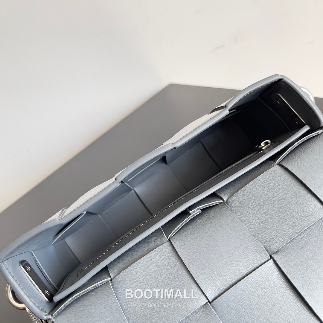 Bottega Veneta Cassette 2-in-1 Calfskin Leather Black Crossbody Bag 보테가 베네타 카세트 2-in-1 카프스킨 레더 블랙 크로스백 26cm 6