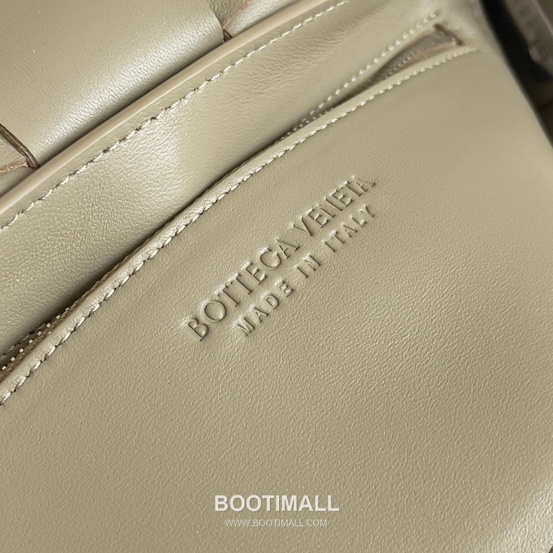 Bottega Veneta Cassette 2-in-1 Calfskin Leather Black Crossbody Bag 보테가 베네타 카세트 2-in-1 카프스킨 레더 블랙 크로스백 26cm 8