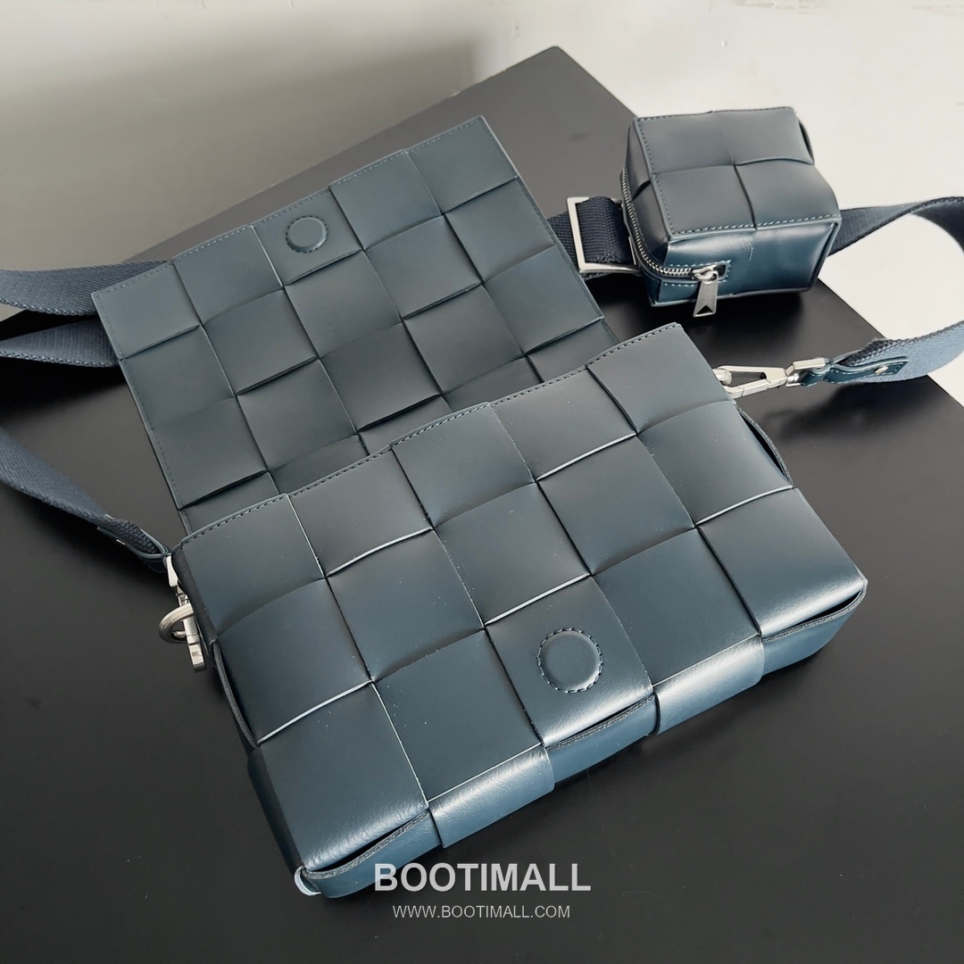 Bottega Veneta Cassette 2-in-1 Calfskin Leather Black Crossbody Bag 보테가 베네타 카세트 2-in-1 카프스킨 레더 블랙 크로스백 26cm 5