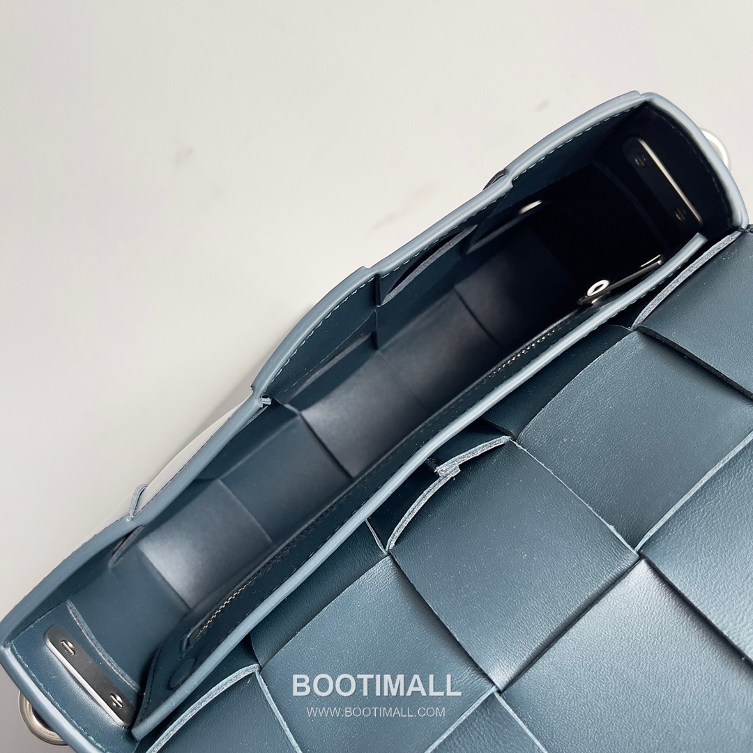 Bottega Veneta Cassette 2-in-1 Calfskin Leather Black Crossbody Bag 보테가 베네타 카세트 2-in-1 카프스킨 레더 블랙 크로스백 26cm 6