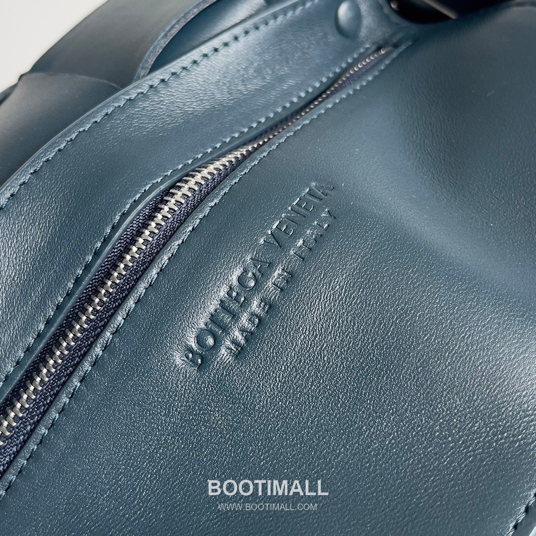 Bottega Veneta Cassette 2-in-1 Calfskin Leather Black Crossbody Bag 보테가 베네타 카세트 2-in-1 카프스킨 레더 블랙 크로스백 26cm 8