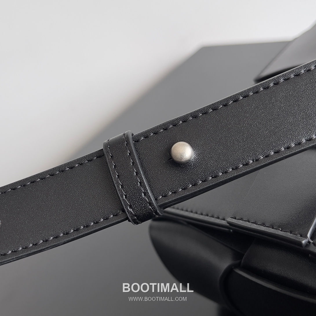 Bottega Veneta Cassette Wave Calfskin Leather Black Crossbody Bag 보테가 베네타 카세트 웨이브 카프스킨 레더 블랙 크로스백 23cm 6