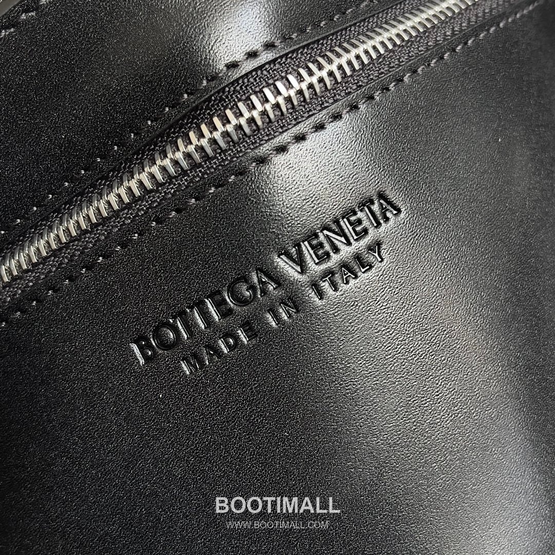 Bottega Veneta Cassette Wave Calfskin Leather Black Crossbody Bag 보테가 베네타 카세트 웨이브 카프스킨 레더 블랙 크로스백 23cm 9