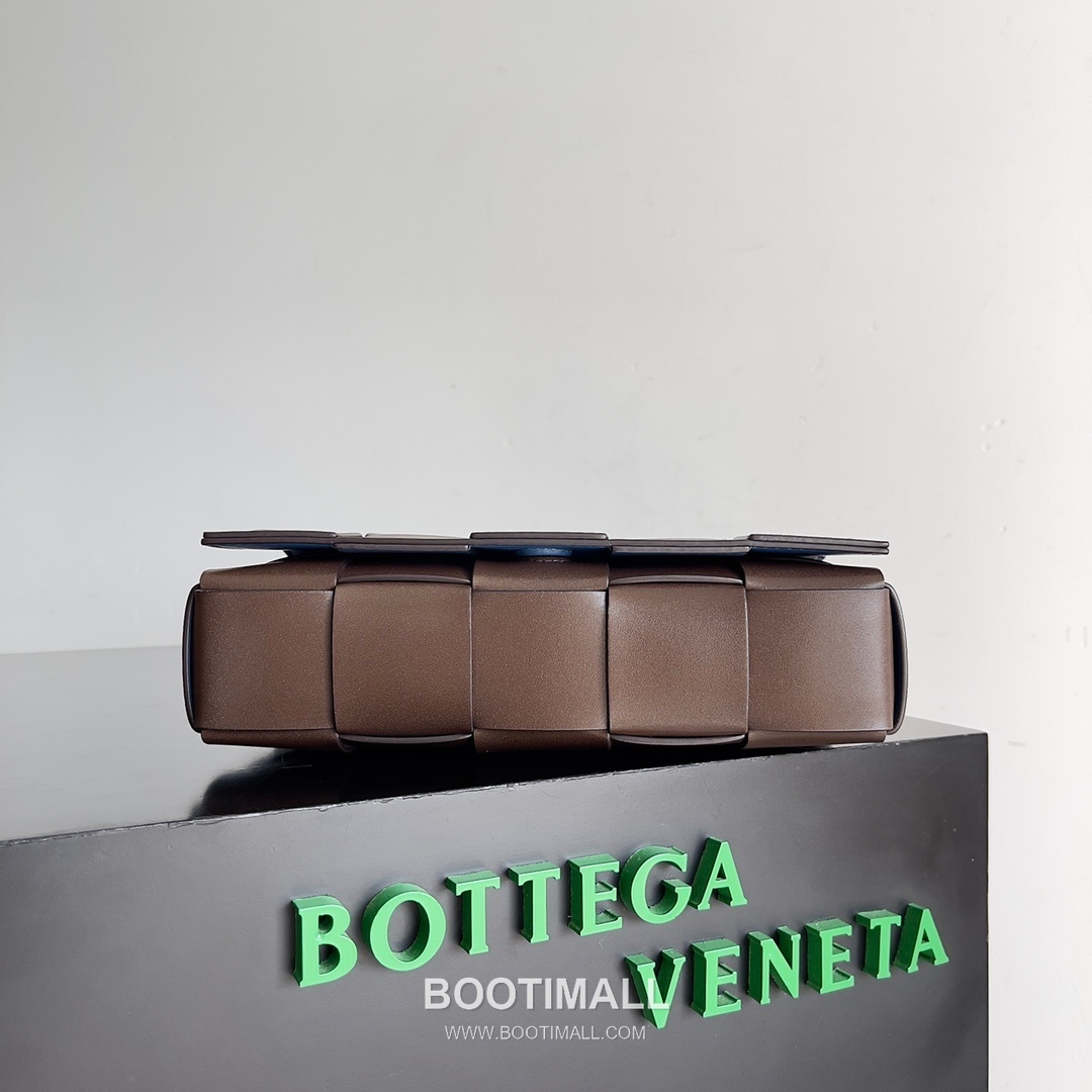 Bottega Veneta Cassette Bag Leather Brown Shoulder Bag 보테가베네타 카세트 백 레더 브라운 숄더백 23cm 2