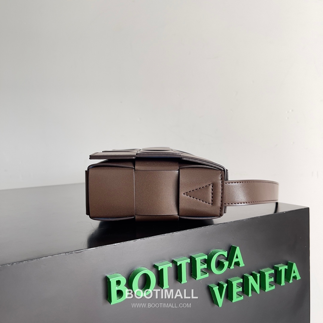 Bottega Veneta Cassette Bag Leather Brown Shoulder Bag 보테가베네타 카세트 백 레더 브라운 숄더백 23cm 4