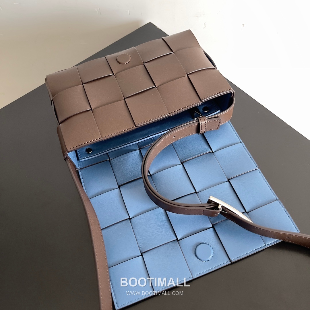 Bottega Veneta Cassette Bag Leather Brown Shoulder Bag 보테가베네타 카세트 백 레더 브라운 숄더백 23cm 6