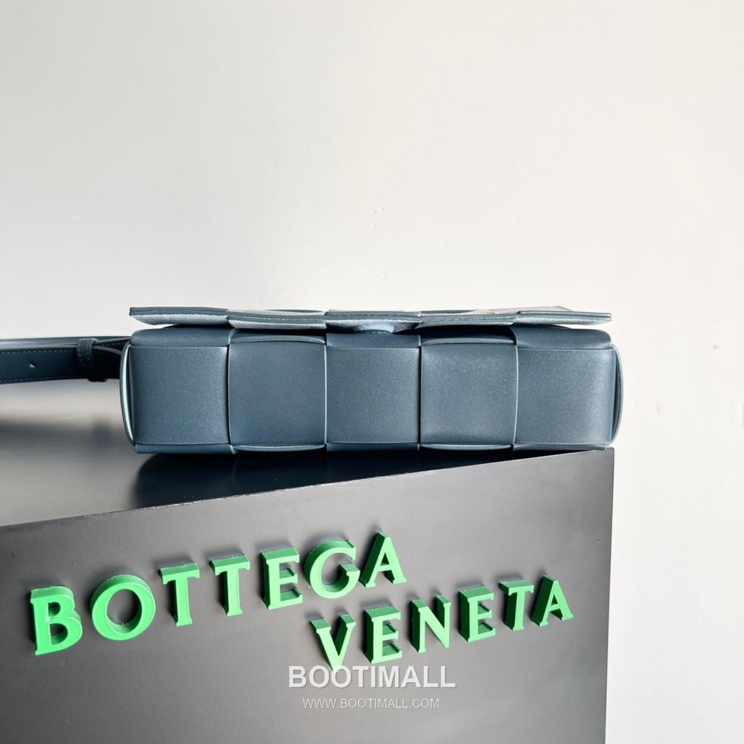 Bottega Veneta Cassette Bag Leather Brown Shoulder Bag 보테가베네타 카세트 백 레더 브라운 숄더백 23cm 2