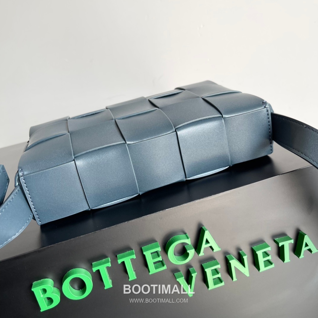 Bottega Veneta Cassette Bag Leather Brown Shoulder Bag 보테가베네타 카세트 백 레더 브라운 숄더백 23cm 3