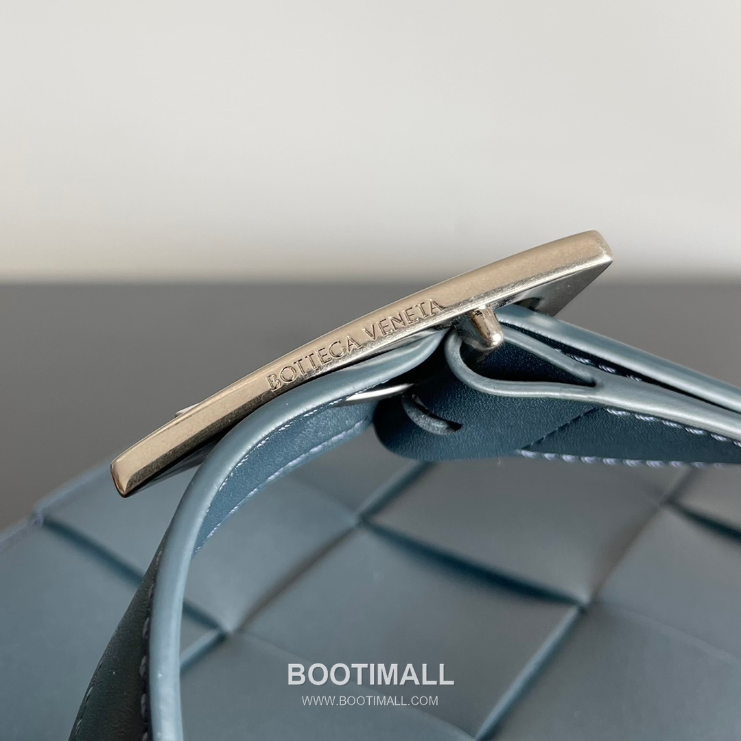 Bottega Veneta Cassette Bag Leather Brown Shoulder Bag 보테가베네타 카세트 백 레더 브라운 숄더백 23cm 5