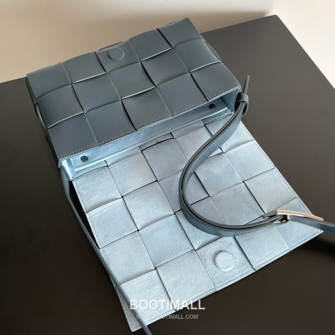 Bottega Veneta Cassette Bag Leather Brown Shoulder Bag 보테가베네타 카세트 백 레더 브라운 숄더백 23cm 6