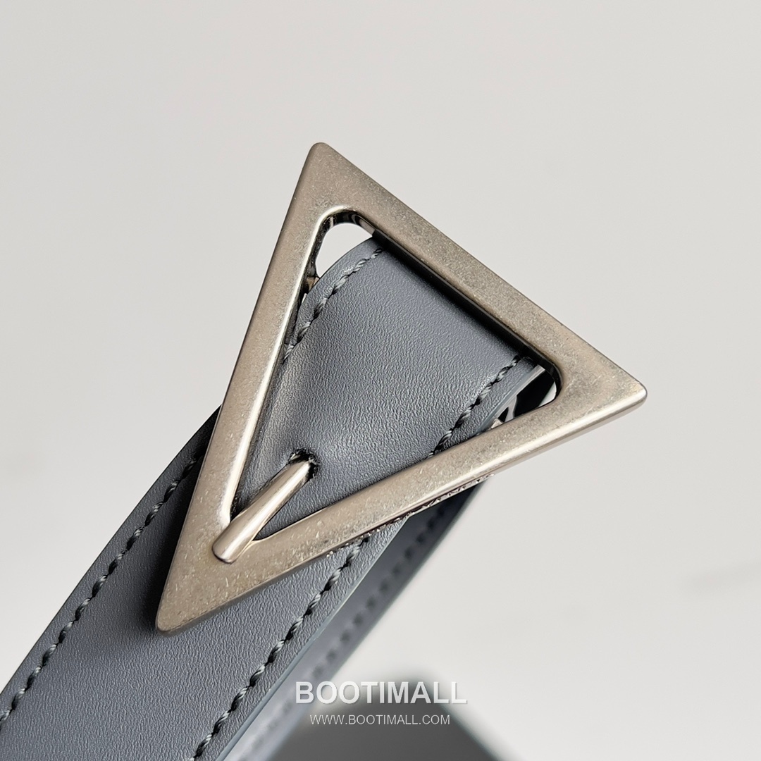 Bottega Veneta Cassette Bag Woven Leather Black Shoulder Bag 보테가베네타 카세트 백 위빙 레더 블랙 숄더백 23cm 4