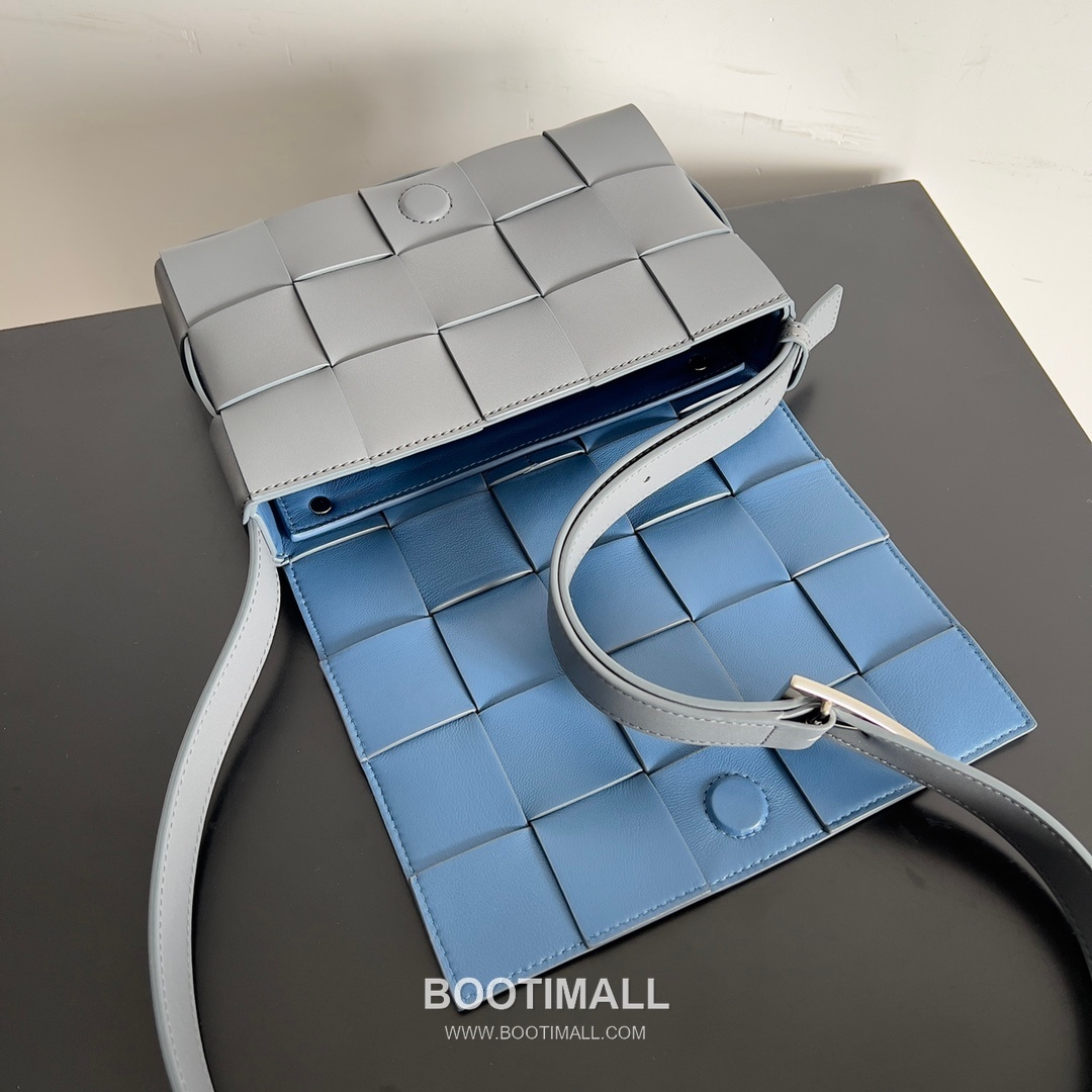 Bottega Veneta Cassette Bag Woven Leather Black Shoulder Bag 보테가베네타 카세트 백 위빙 레더 블랙 숄더백 23cm 6