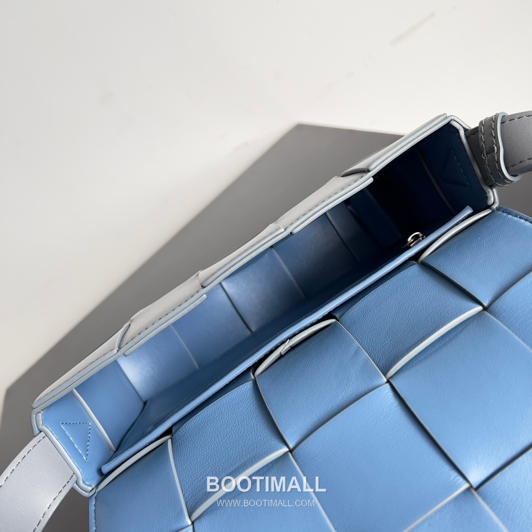 Bottega Veneta Cassette Bag Woven Leather Black Shoulder Bag 보테가베네타 카세트 백 위빙 레더 블랙 숄더백 23cm 7