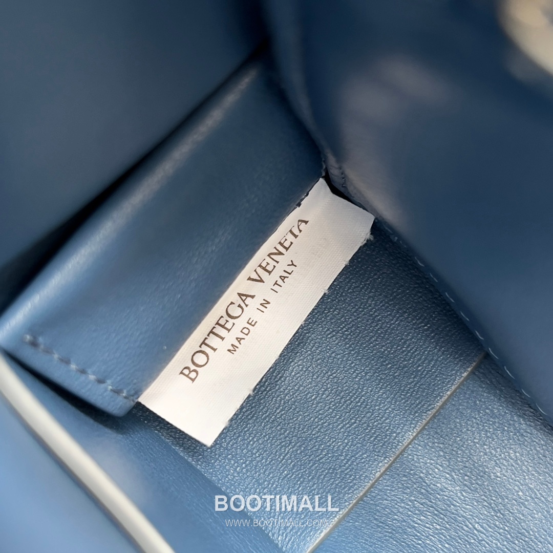 Bottega Veneta Cassette Bag Woven Leather Black Shoulder Bag 보테가베네타 카세트 백 위빙 레더 블랙 숄더백 23cm 9