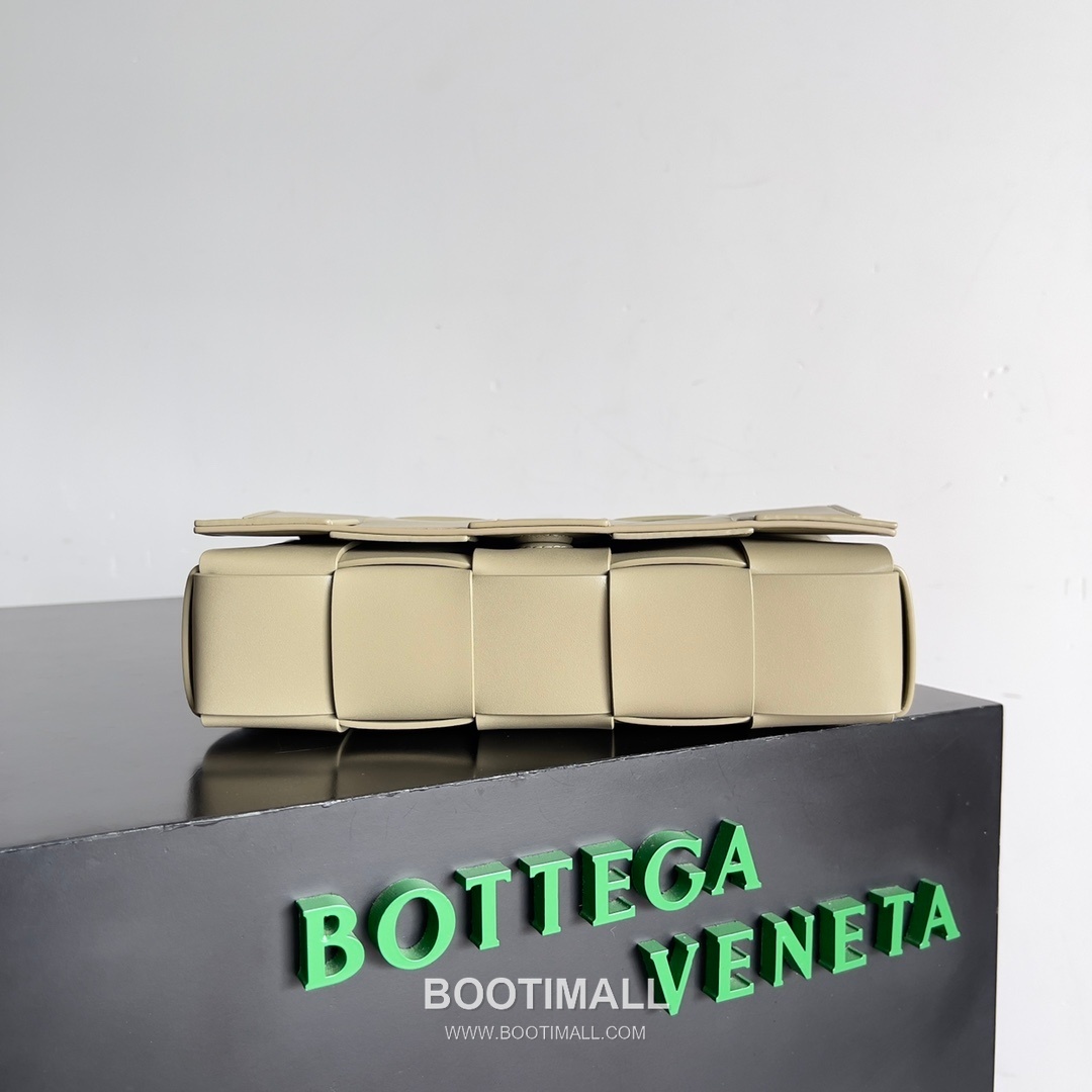 Bottega Veneta Cassette Bag Leather Brown Shoulder Bag 보테가베네타 카세트 백 레더 브라운 숄더백 23cm 2