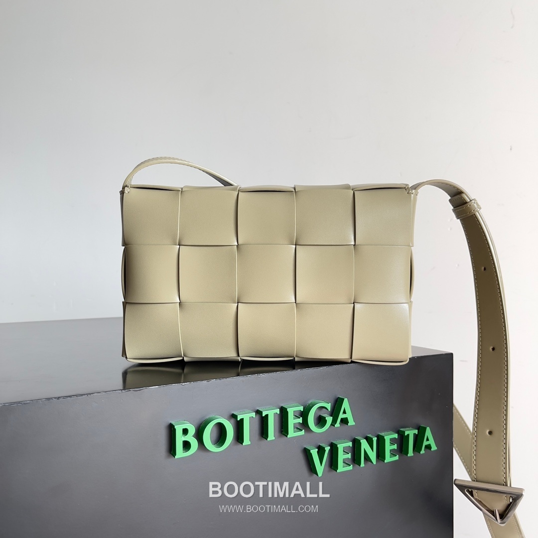 Bottega Veneta Cassette Bag Leather Brown Shoulder Bag 보테가베네타 카세트 백 레더 브라운 숄더백 23cm 3