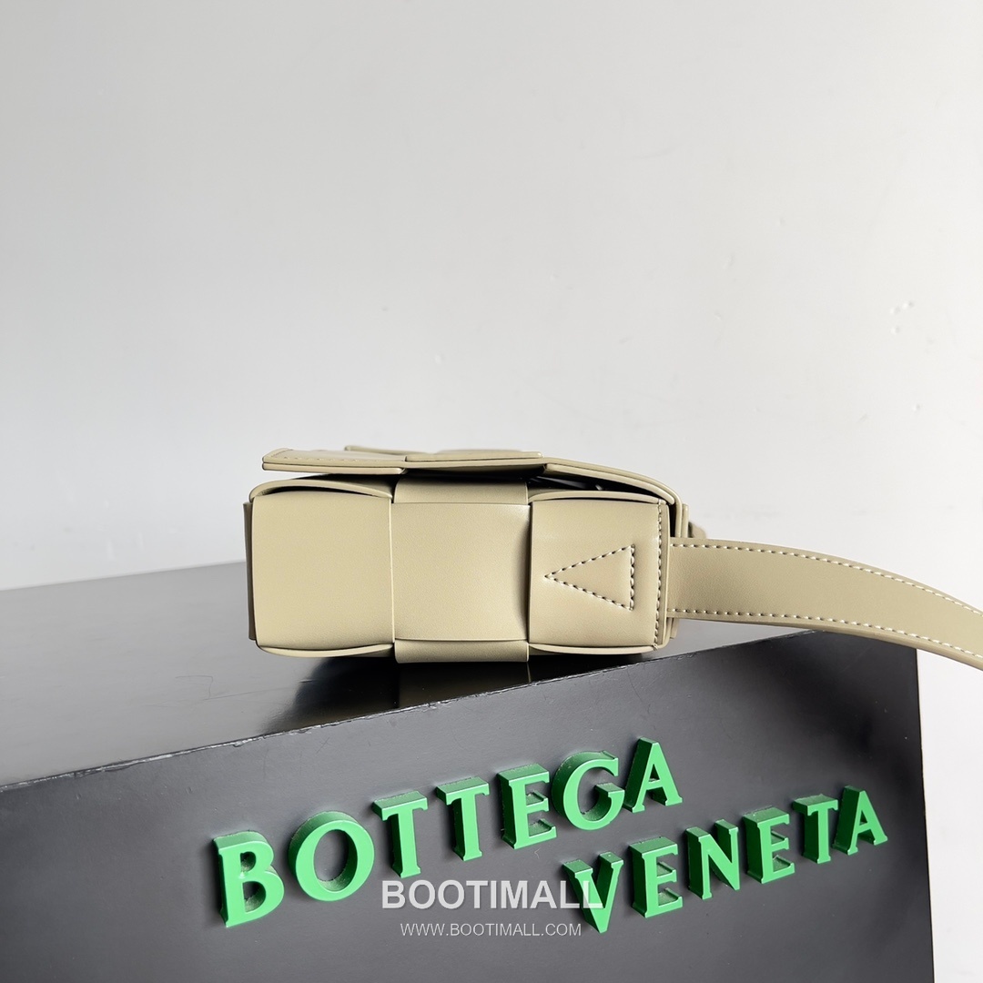 Bottega Veneta Cassette Bag Leather Brown Shoulder Bag 보테가베네타 카세트 백 레더 브라운 숄더백 23cm 4