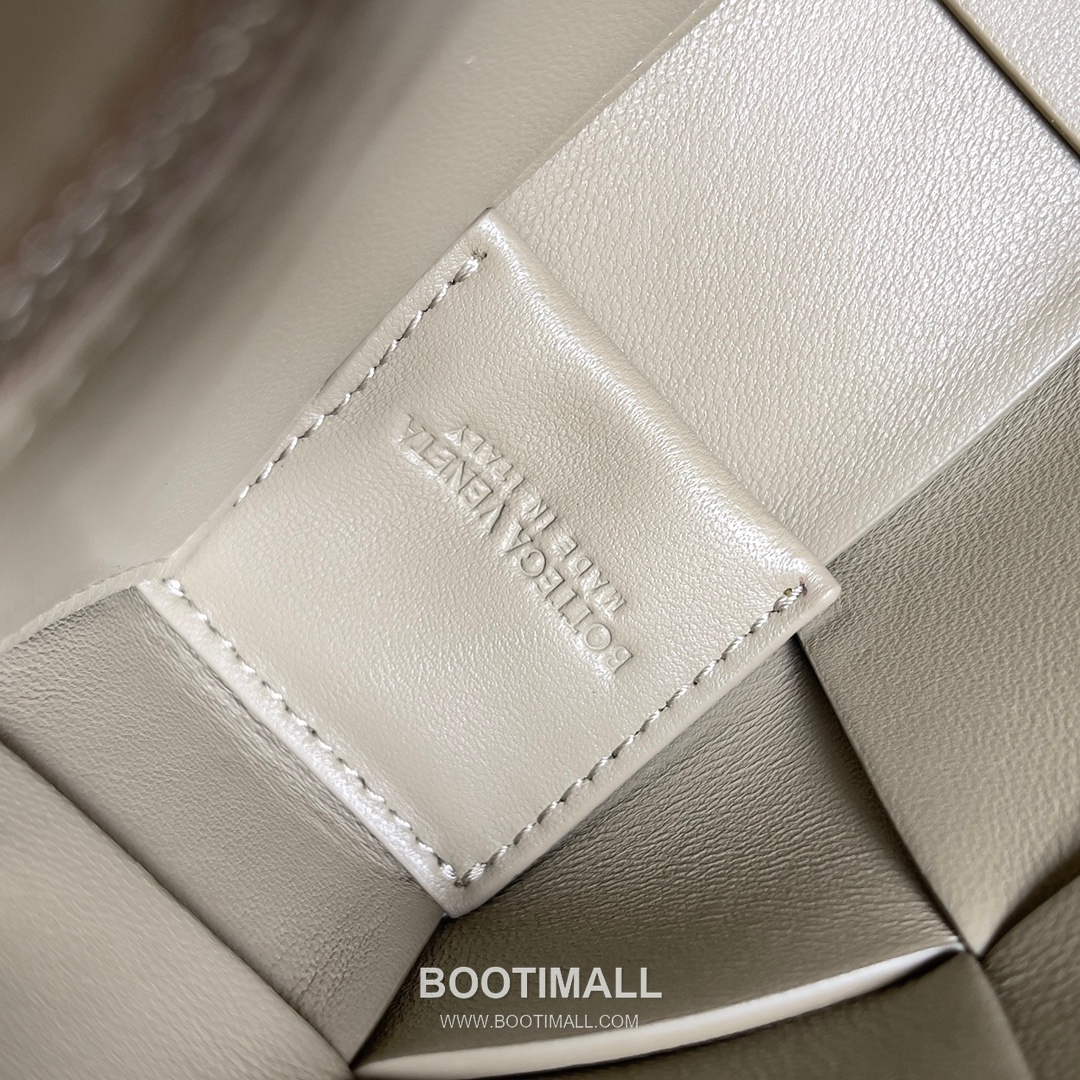 Bottega Veneta Cassette Bag Leather Brown Shoulder Bag 보테가베네타 카세트 백 레더 브라운 숄더백 23cm 8