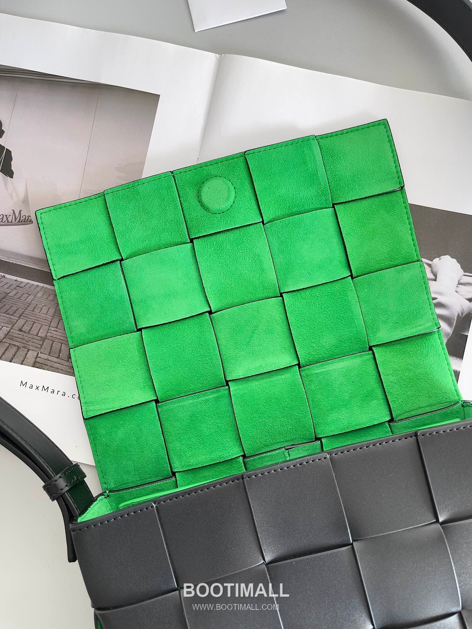 Bottega Veneta Cassette Bag Leather Brown Shoulder Bag 보테가베네타 카세트 백 레더 브라운 숄더백 23cm 6