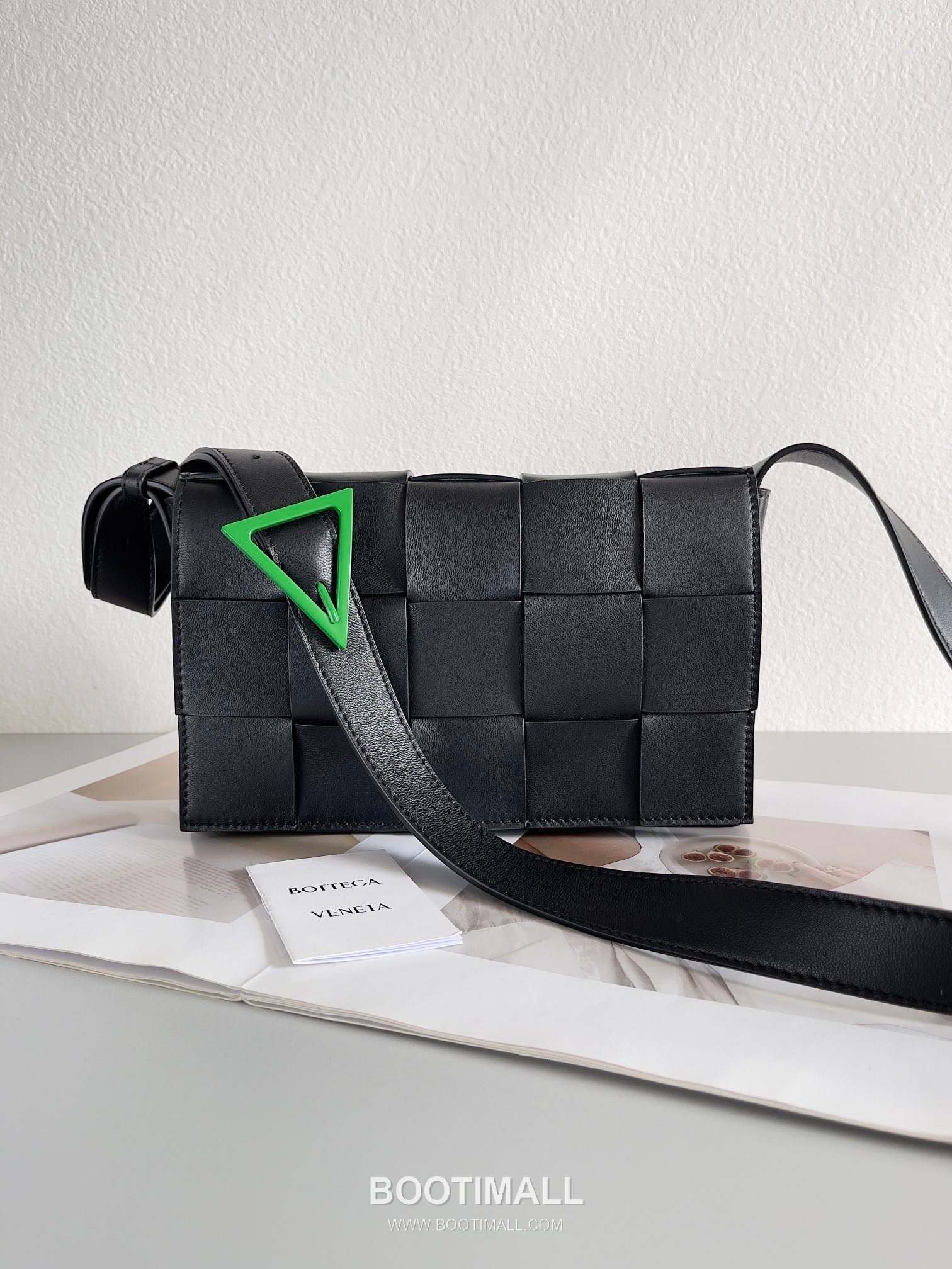 Bottega Veneta Cassette Bag Leather Brown Shoulder Bag 보테가베네타 카세트 백 레더 브라운 숄더백 23cm 1